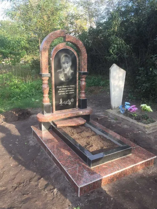 Гранітні пам'ятники у Запоріжжі | Виготовлення та встановлення