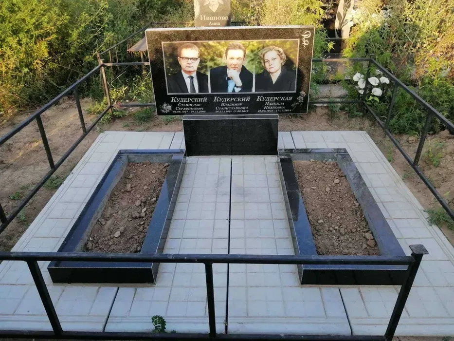 Гранітні пам'ятники у Запоріжжі | Виготовлення та встановлення