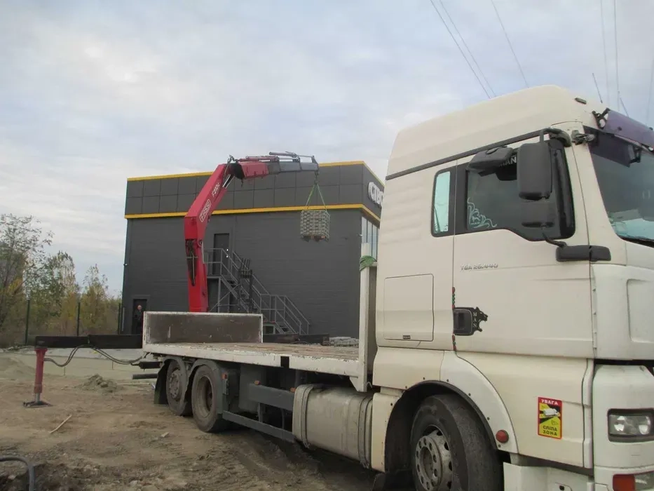 Кран маніпулятор послугу краном доставка розвантаження монтаж.