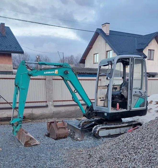 Надаємо послуги мініекскаватора у Львові та області.