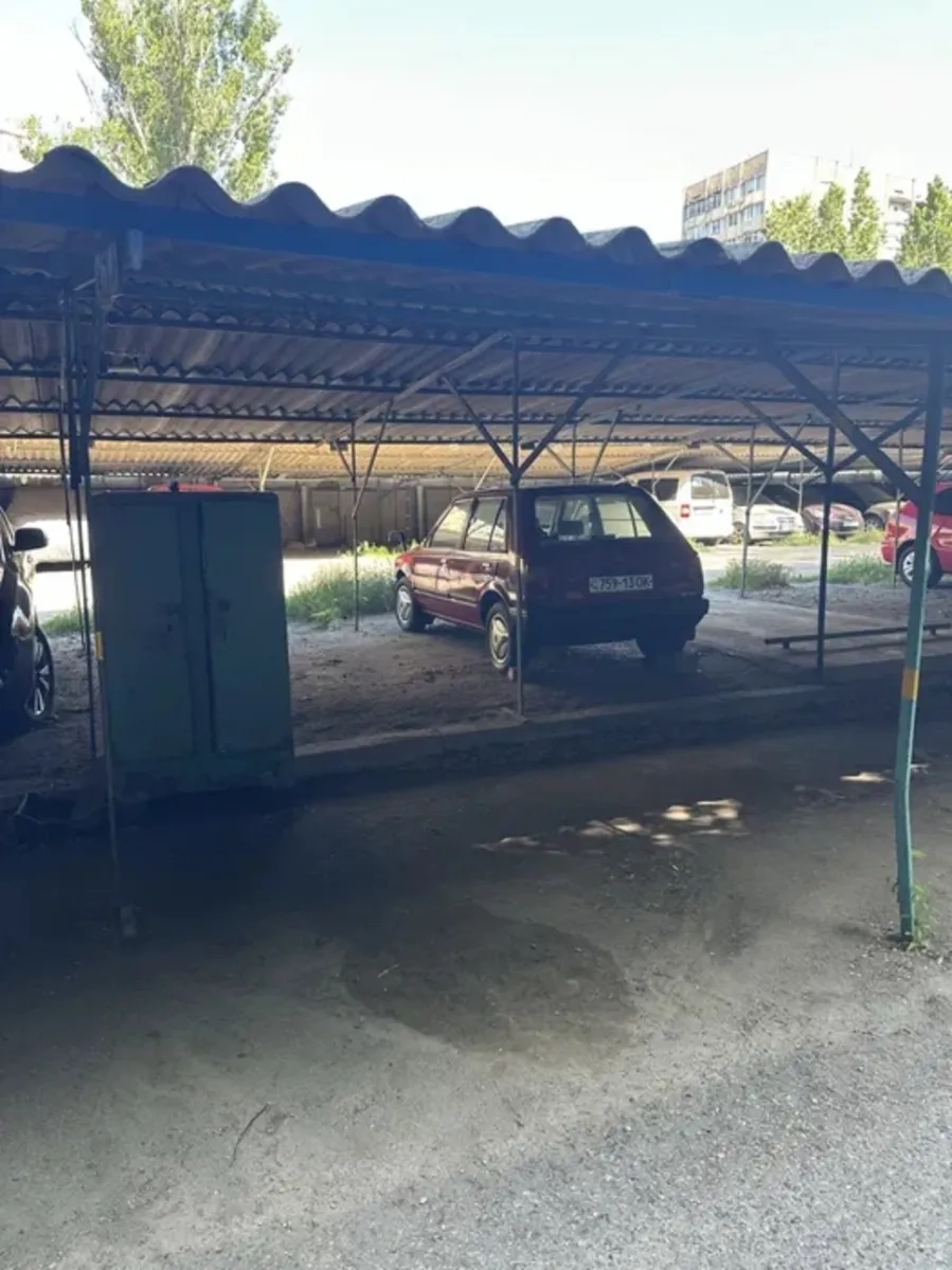 Паркомісце в охоронюваній стоянці