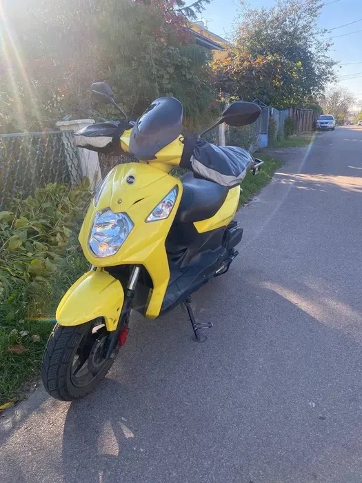 Скутер під доставку