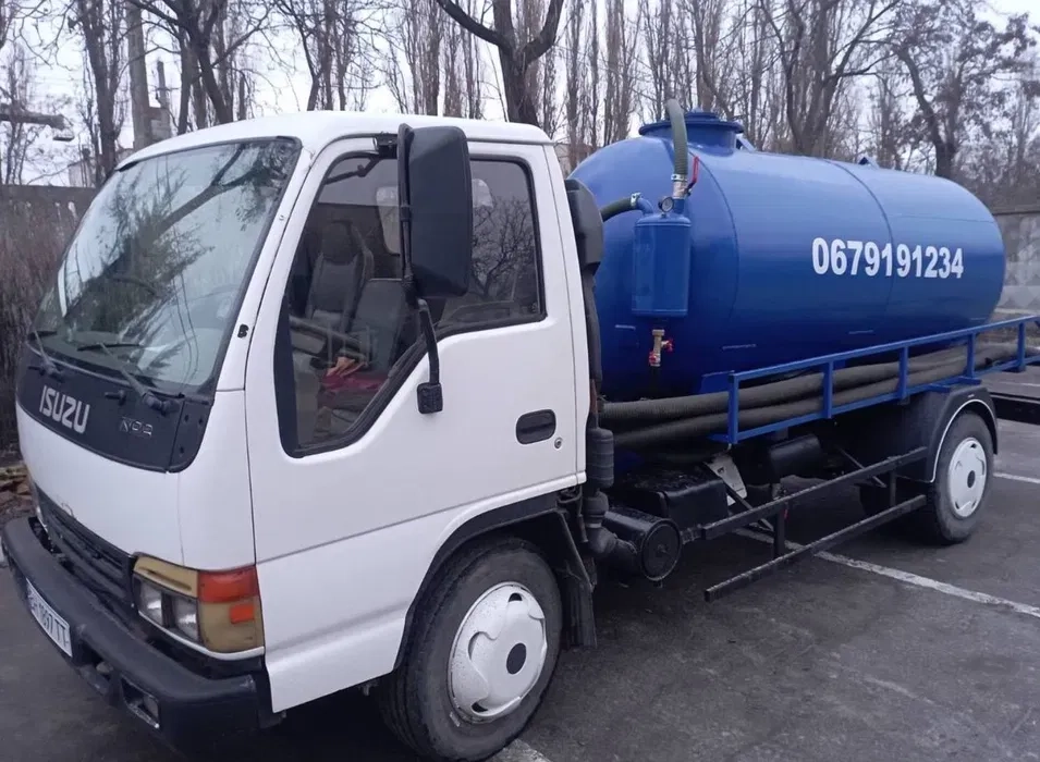 Ассенизатор 5 м³: Выкачка выгребных ям любой сложности.