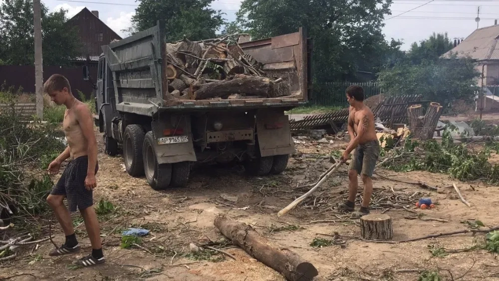 Вывоз строительного и любого мусора,демонтаж,снос,погрузчик,Камаз.