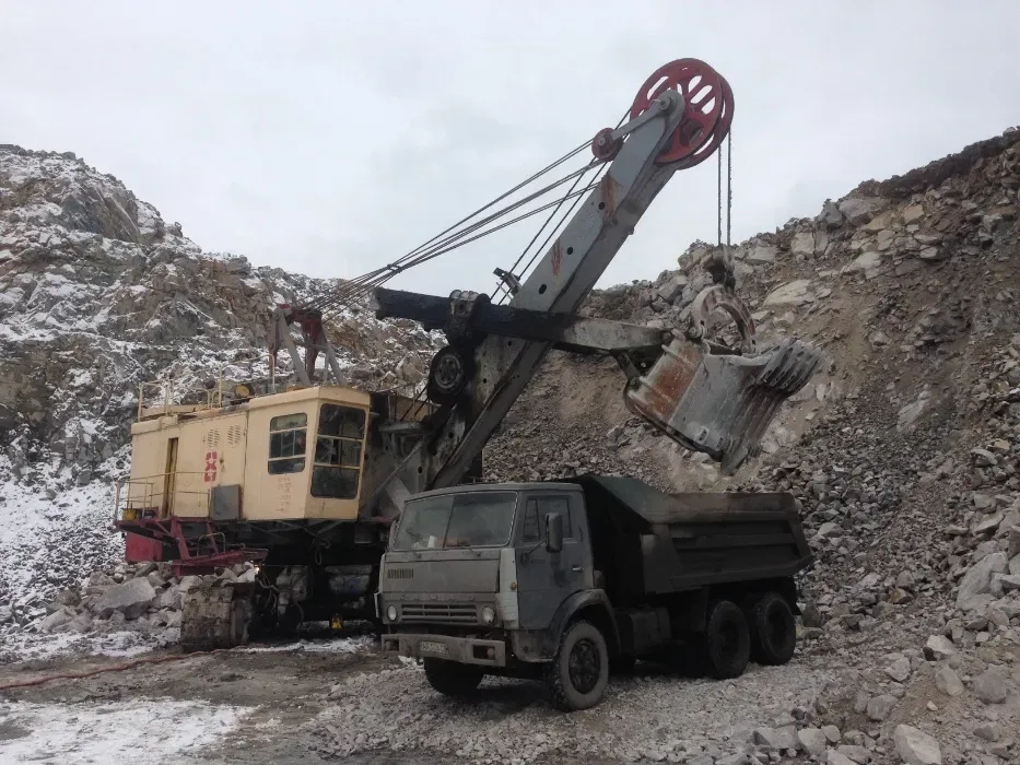 Вывоз строительного и любого мусора,демонтаж,снос,погрузчик,Камаз.