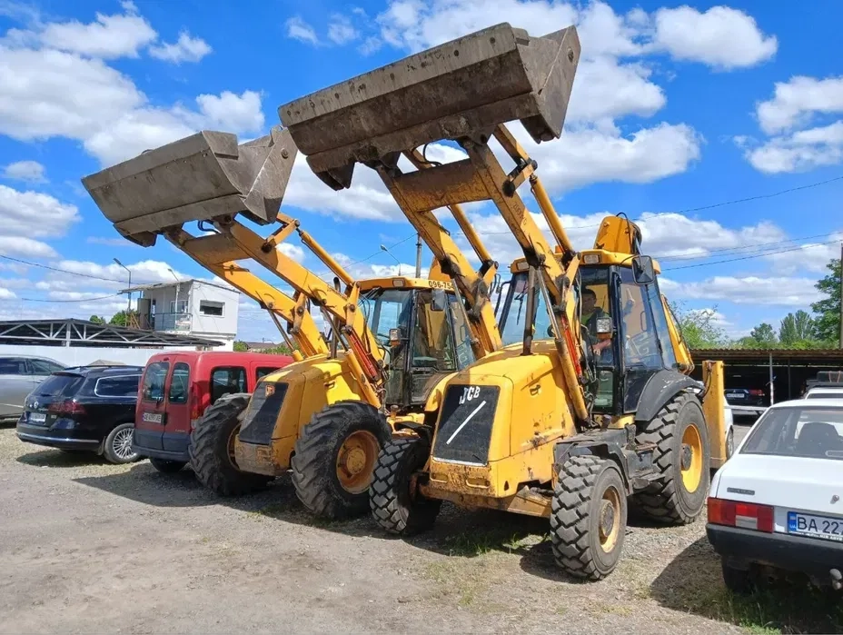 Екскаватор навантажувач