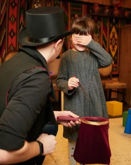 Професійний фокусник у Львові: магічне шоу та незабутні враження для дітей!