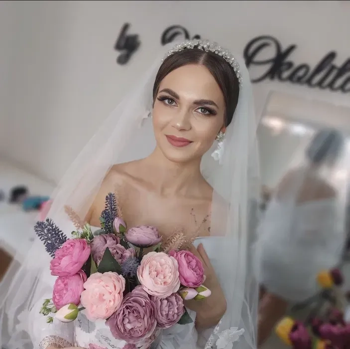 Професійний макіяж, зачіски. Локони, весільна зачіска. Візаж