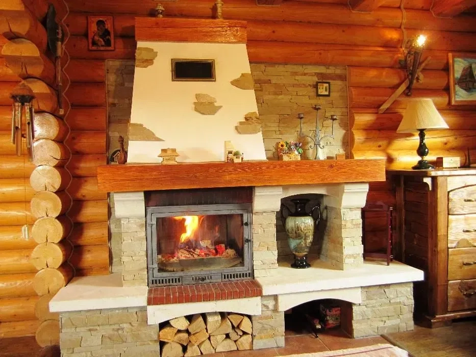 Відпочинок в Карпатах окремий деревяний еко котедж, камін. Будинок.