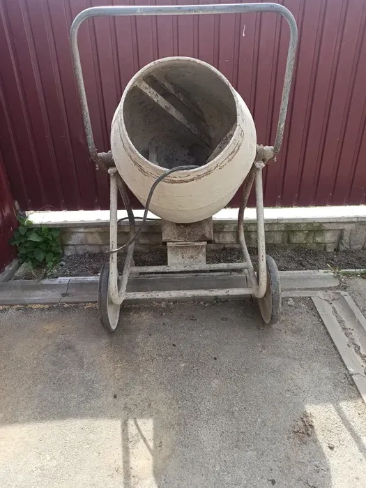 Бетонозмішувач, вихідні не враховуються