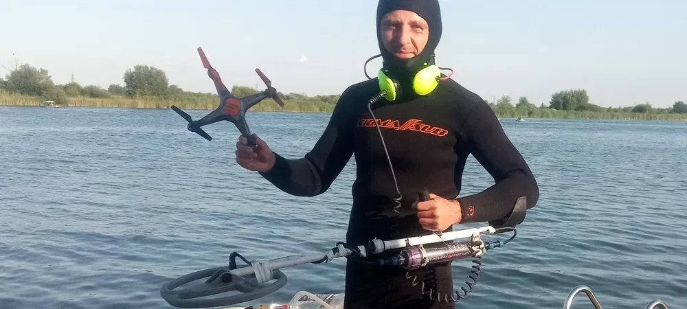 Водолаз Київ. Пошук металошукачем ювелірних прикрас