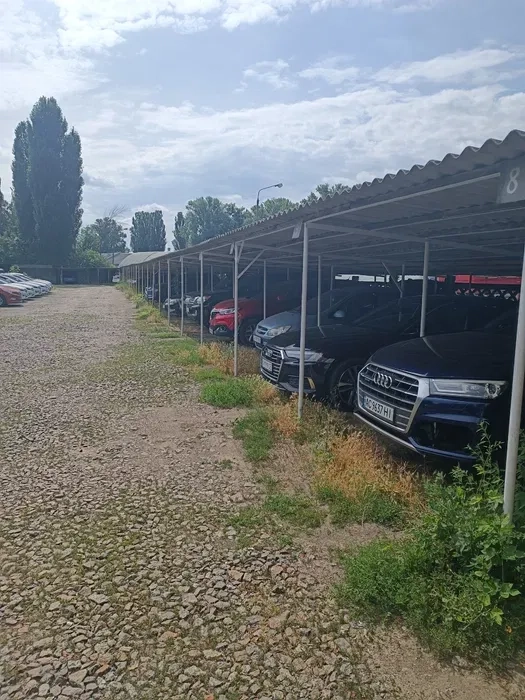 Паркомісце на автостоянці б-р Вацлава Гавела