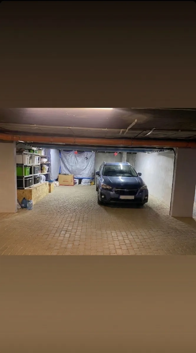 Паркомісце в підземному паркінгу