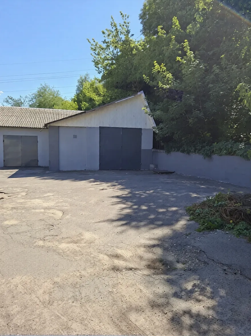 Капітальний гараж: яма для обслуговування, вода,санвузол