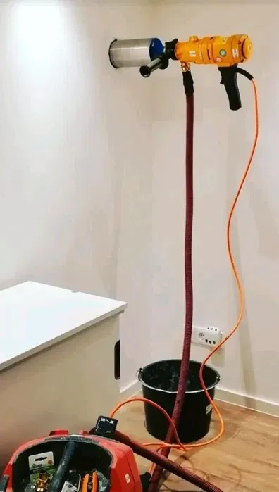 Алмазне свердління отворів. Алмазне буріння. Різання отвору.