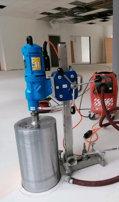 Алмазне свердління отворів. Алмазне буріння. Різання отвору.