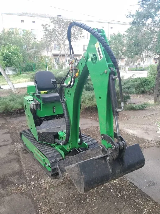 Заїде навіть у хвіртку  міні екскаватор