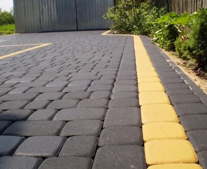 Тротуарна плитка, асфальт, асфальтування, укладання плитки.