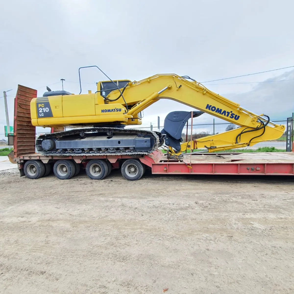 Екскаватор гусеничний KOMATSU PC 210 LC