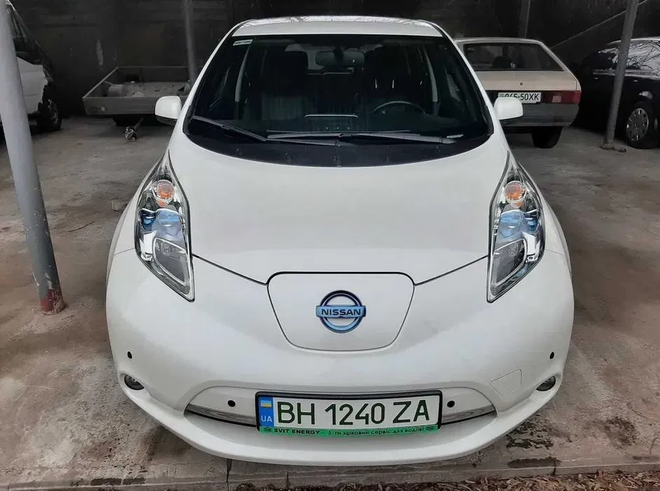 Авто під таксі Nissan Leaf