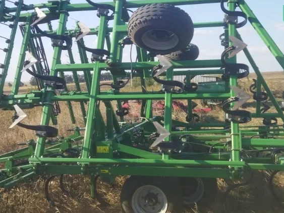 Культиватор Технопіль АК-8.5 ідеальний для поля