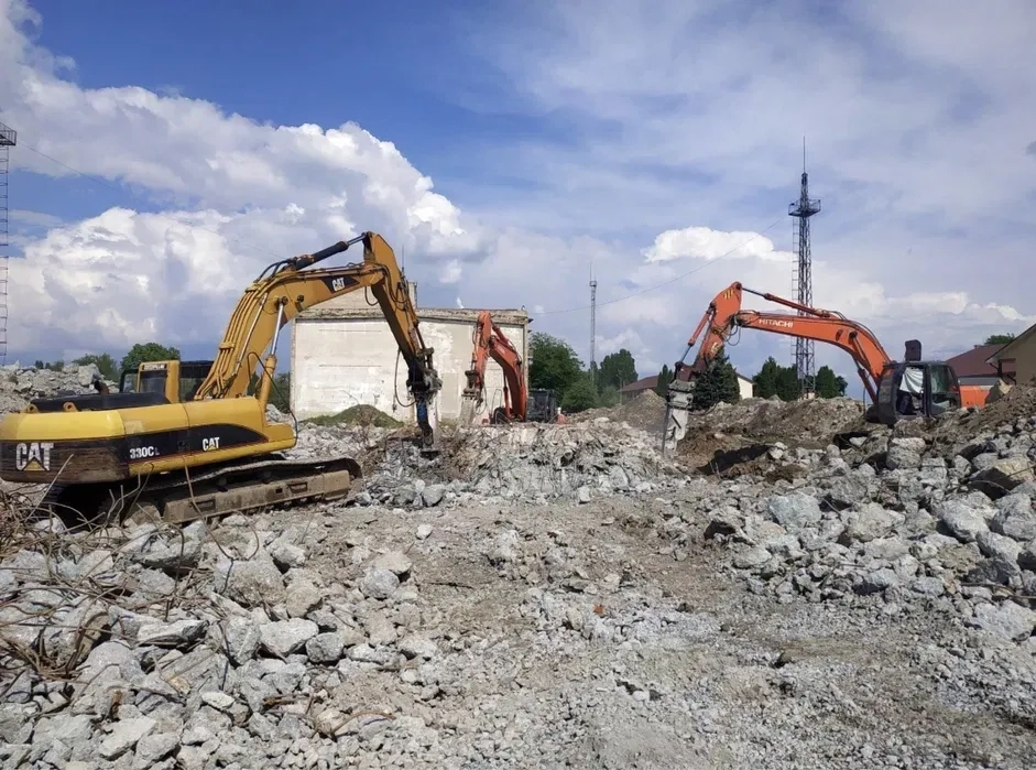 Ексковатор гусеничний з гідромолотом