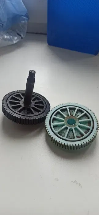 Шестерні на авто кухонний комбаїн та інші прилади.
