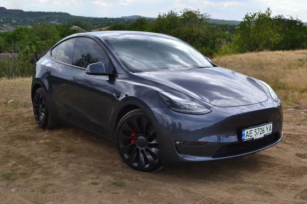 Авто на заходи та весілля Tesla Y performance