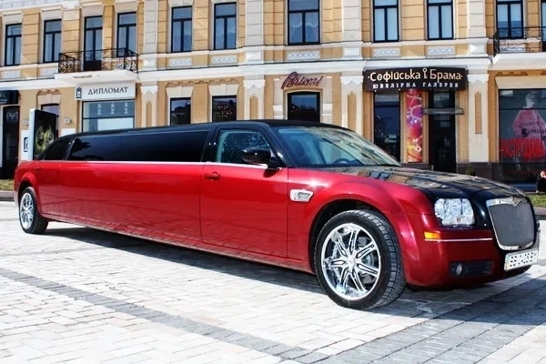 009 Лімузин на весілля Chrysler 300C бордовий