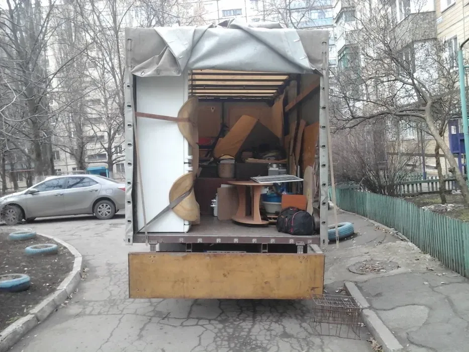 Вантажоперевезення. Домашній переїзд. Розбирання та збирання меблів.