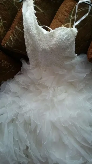 Весільна сукня
