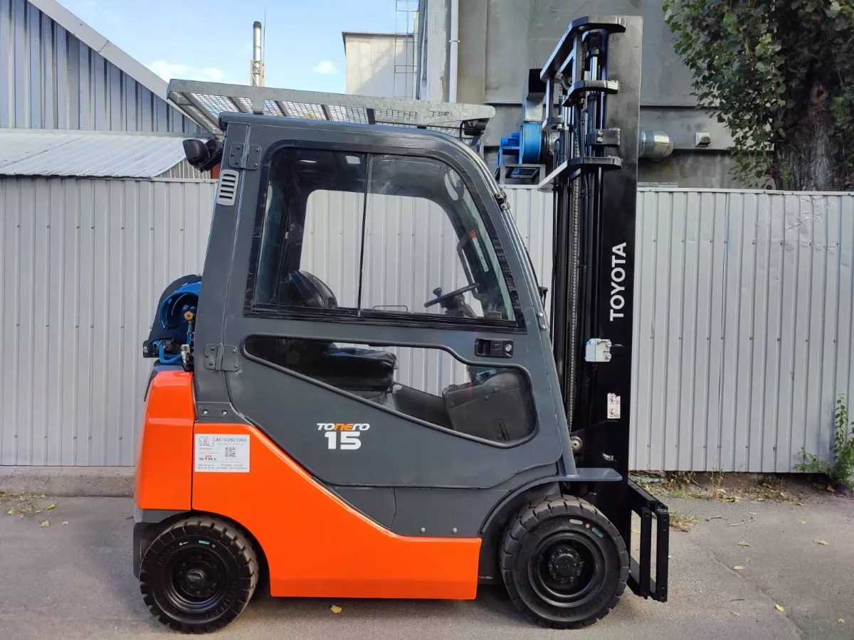 Навантажувач TOYOTA 06-8FG15F