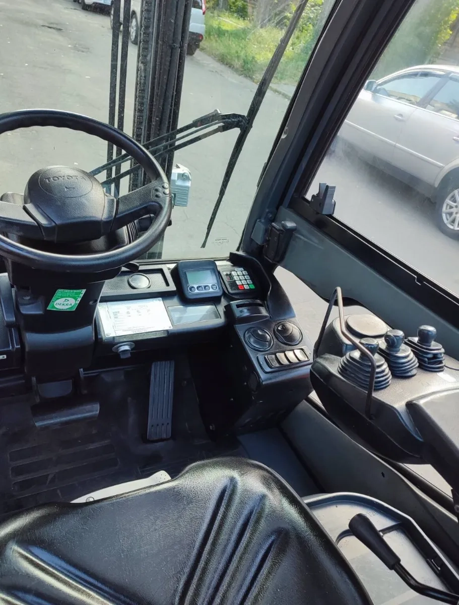 Навантажувач TOYOTA 06-8FG15F