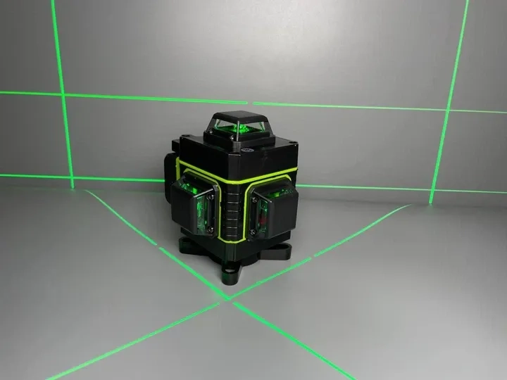 Лазерний рівень 4D (16 ліній) 360° з дисплеєм — Максимальна точність!