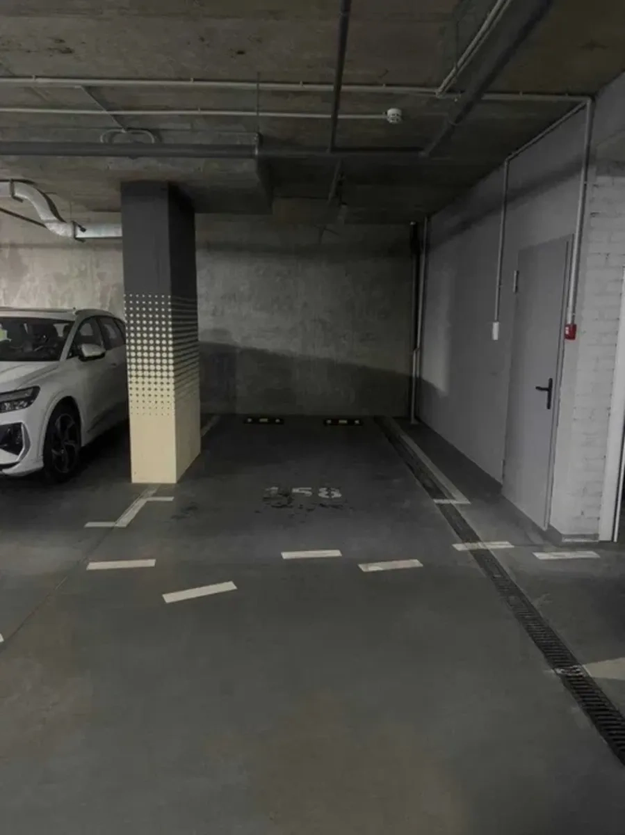 Паркомісце на охоронюваній території