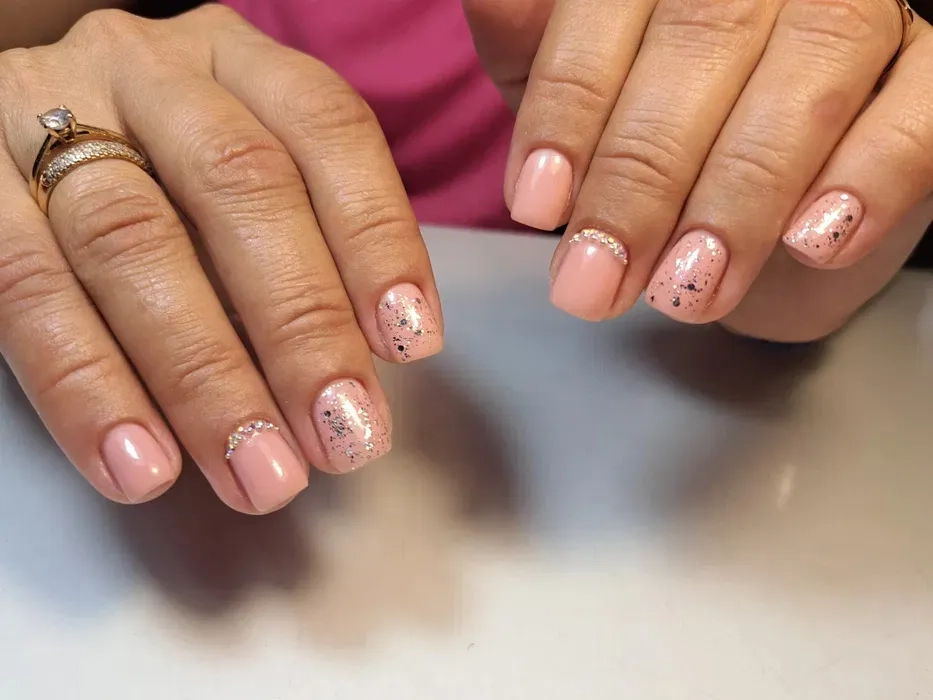 Манікюр Педикюр Дніпро.Лівий берег.Працюю з відключеннями світла