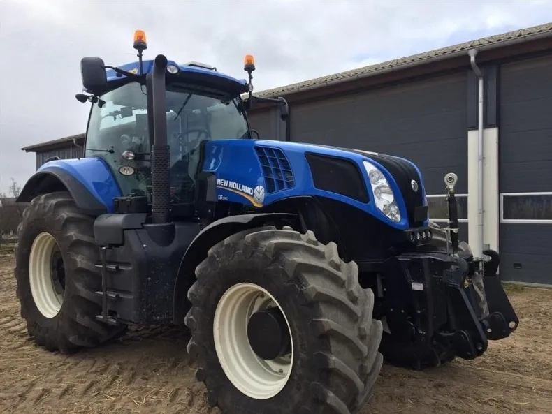 Професійний Трактор NEW HOLLAND T8390