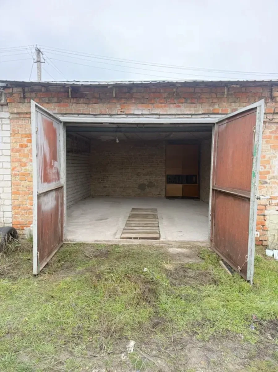Цегляний гараж у ГК №3 з ямою для авто або зберігання речей
