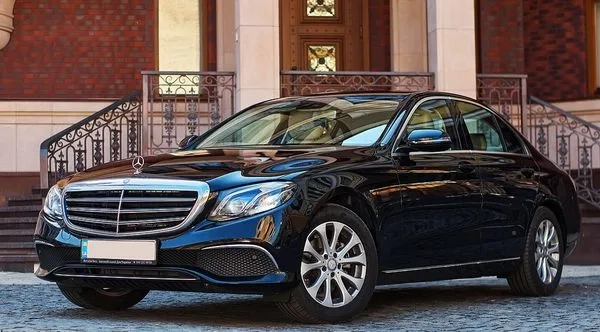 102 Mercedes E-Класу з водієм в Києві – Mercedes W213