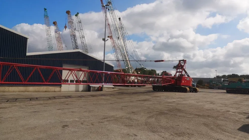 Послуги гусеничного крана МКГ-25БР. Роботи від 25 тонн