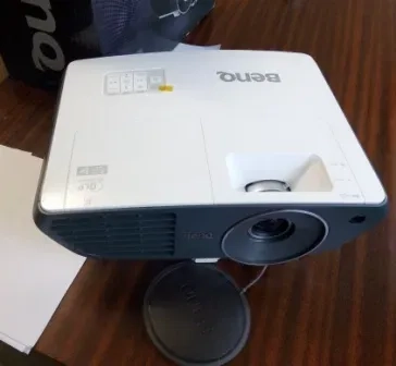 BenQ W700+: проектор на ваше свято