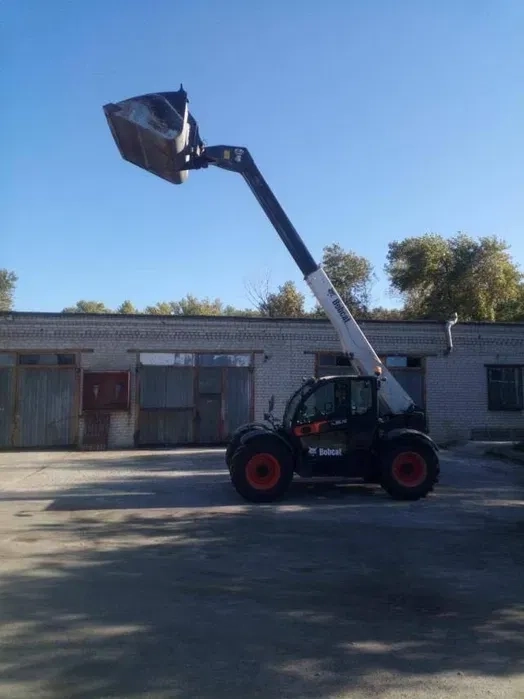 Телескопический погрузчик BOBCAT TL35.70