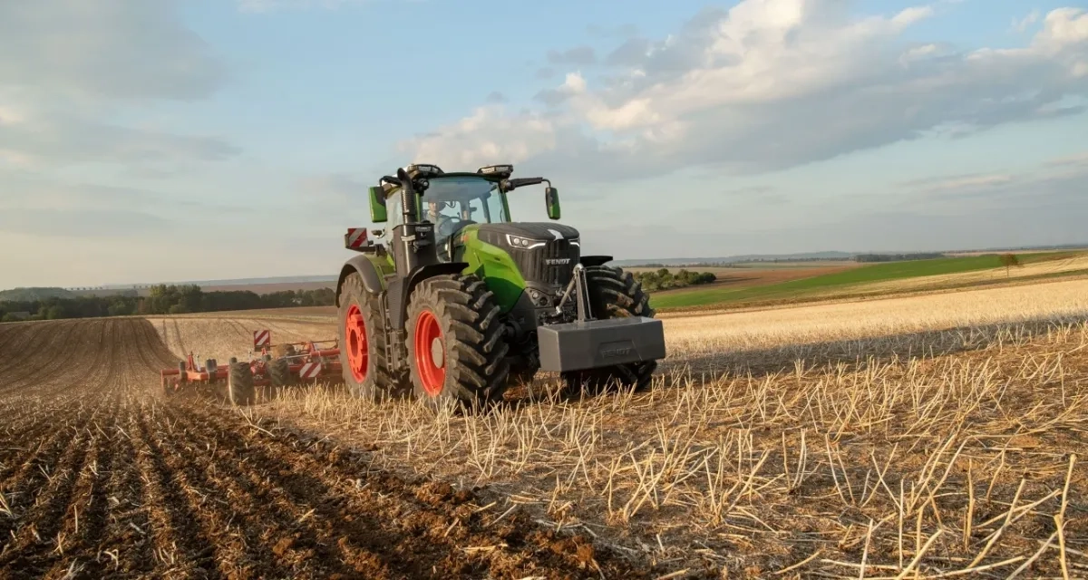 Потужний трактор Fendt Vario 1050