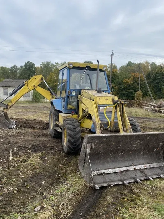 Послуги Екскаватора-Навантажувача та КамАЗ Самоскид: Земляні Роботи та Вивезення Сміття!