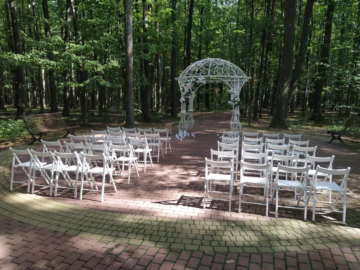 Стільці білі розкладні Чернівці