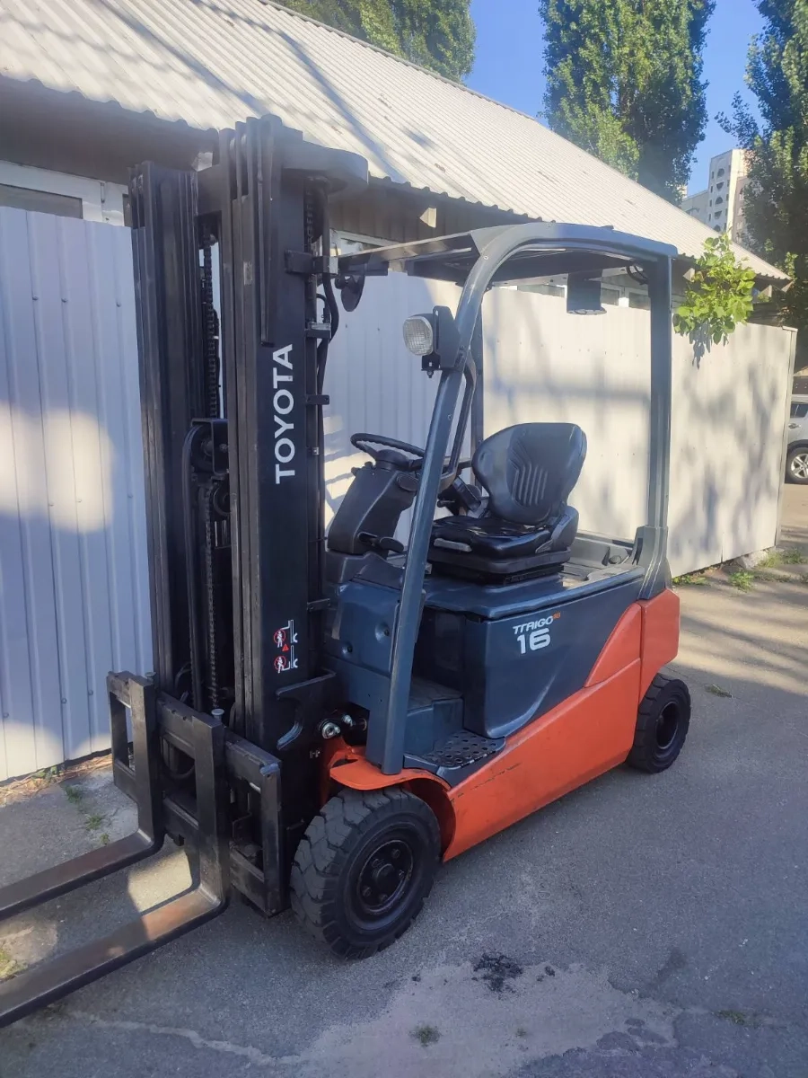 Навантажувач TOYOTA 8FBM16T