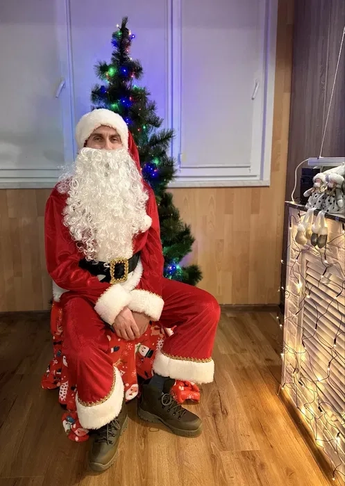 Карнавальний костюм для зимових свят