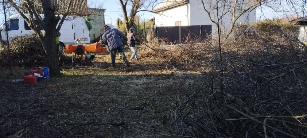 Дроблення гілок, подрібнення, прибирання ділянки, спил дерев, вивіз гілок