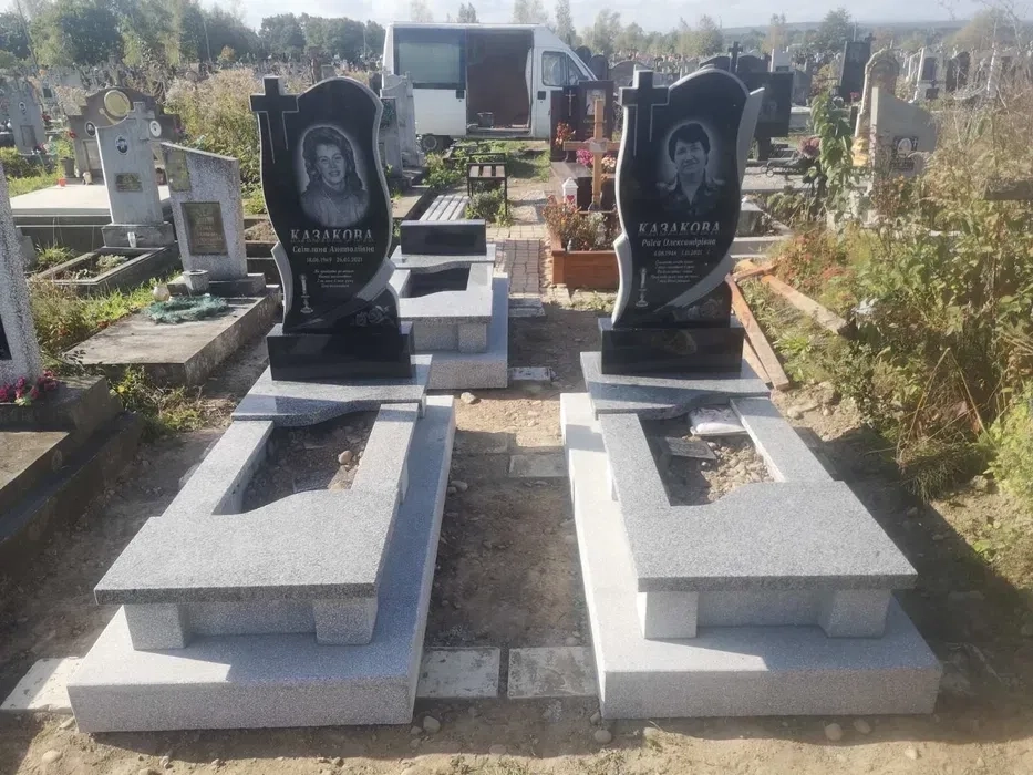 Ремонт старих пам'ятників. Залиття Обмосток. Вирівнювання пам'ятників