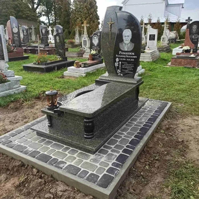 Ремонт старих пам'ятників. Залиття Обмосток. Вирівнювання пам'ятників